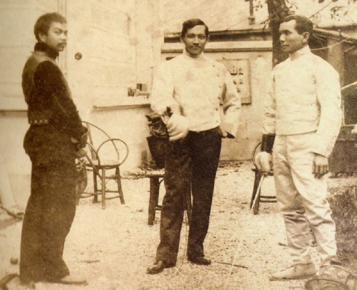 Rizal with friends via positivelyfilipino.com